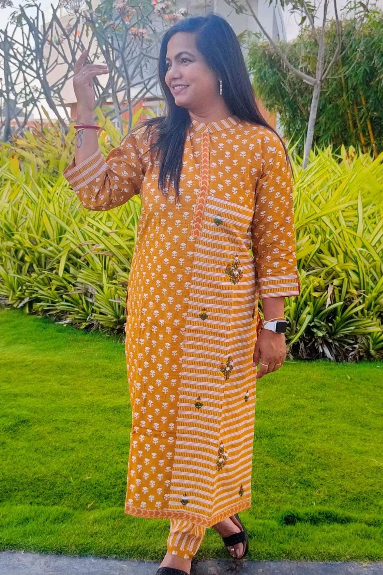 Hand embroidered Mustard cotton kurta set (M)