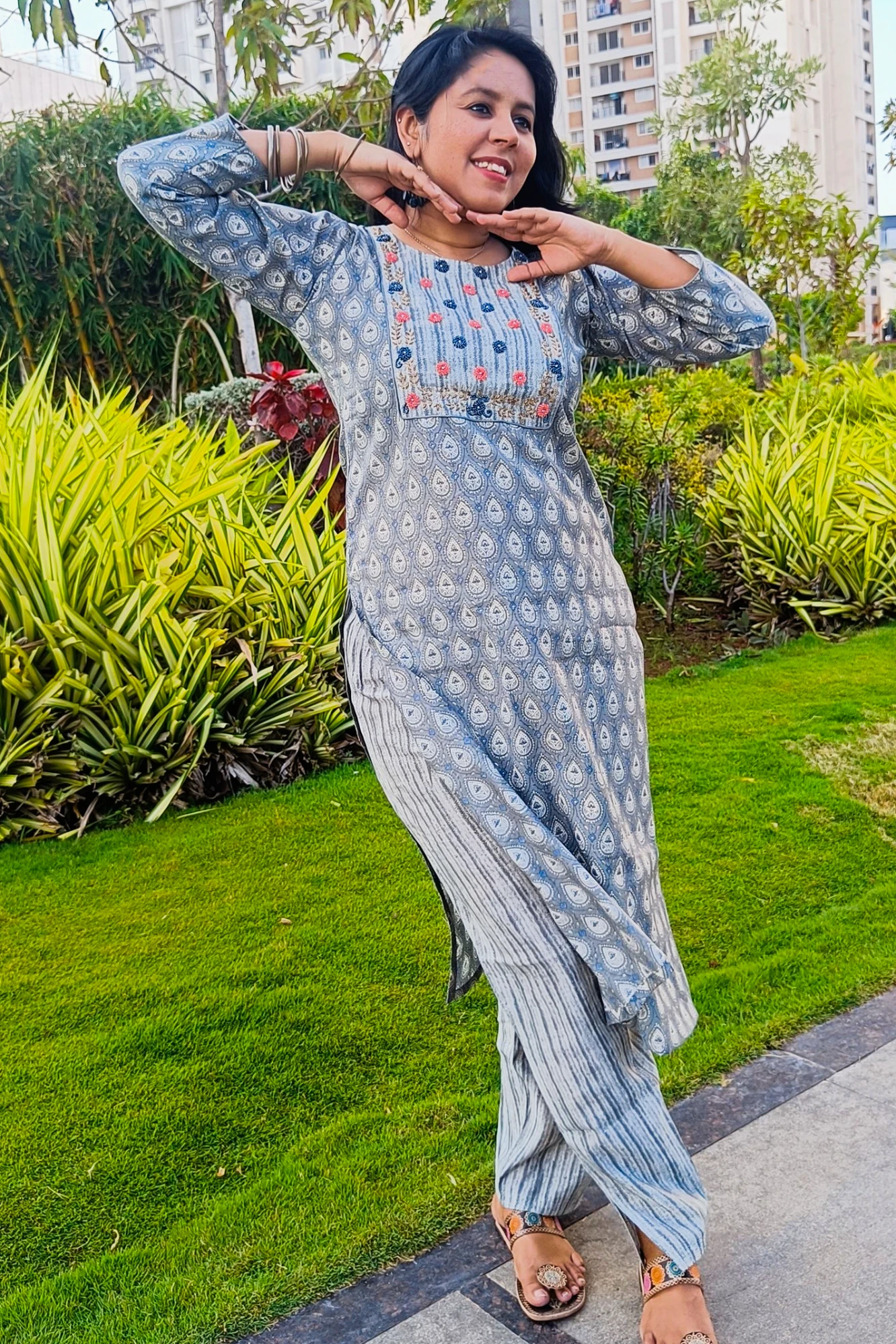 Hand embroidered cotton kurta set (S)