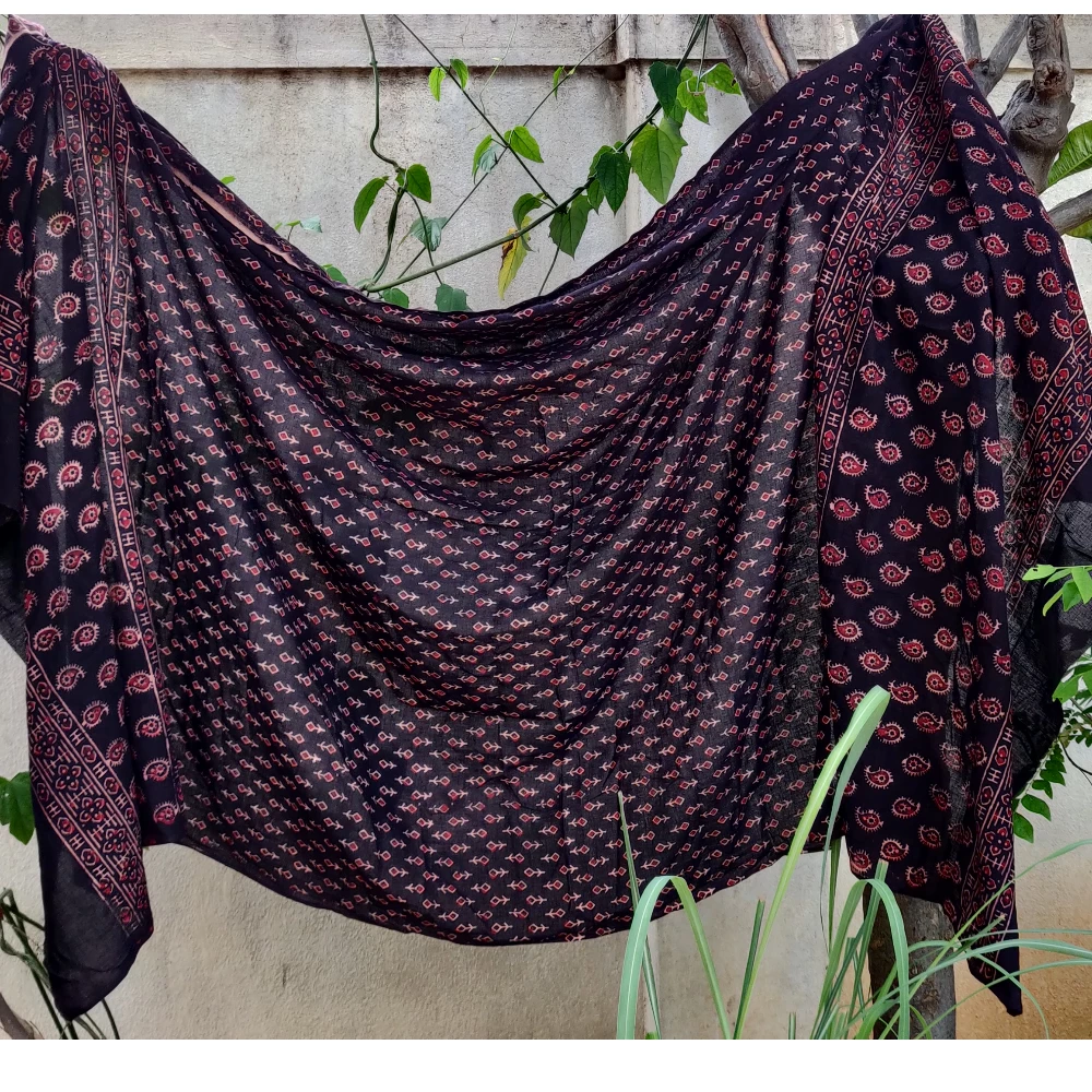 Natural Dye handblock printed Ajrakh Dupattas (red zigzag)