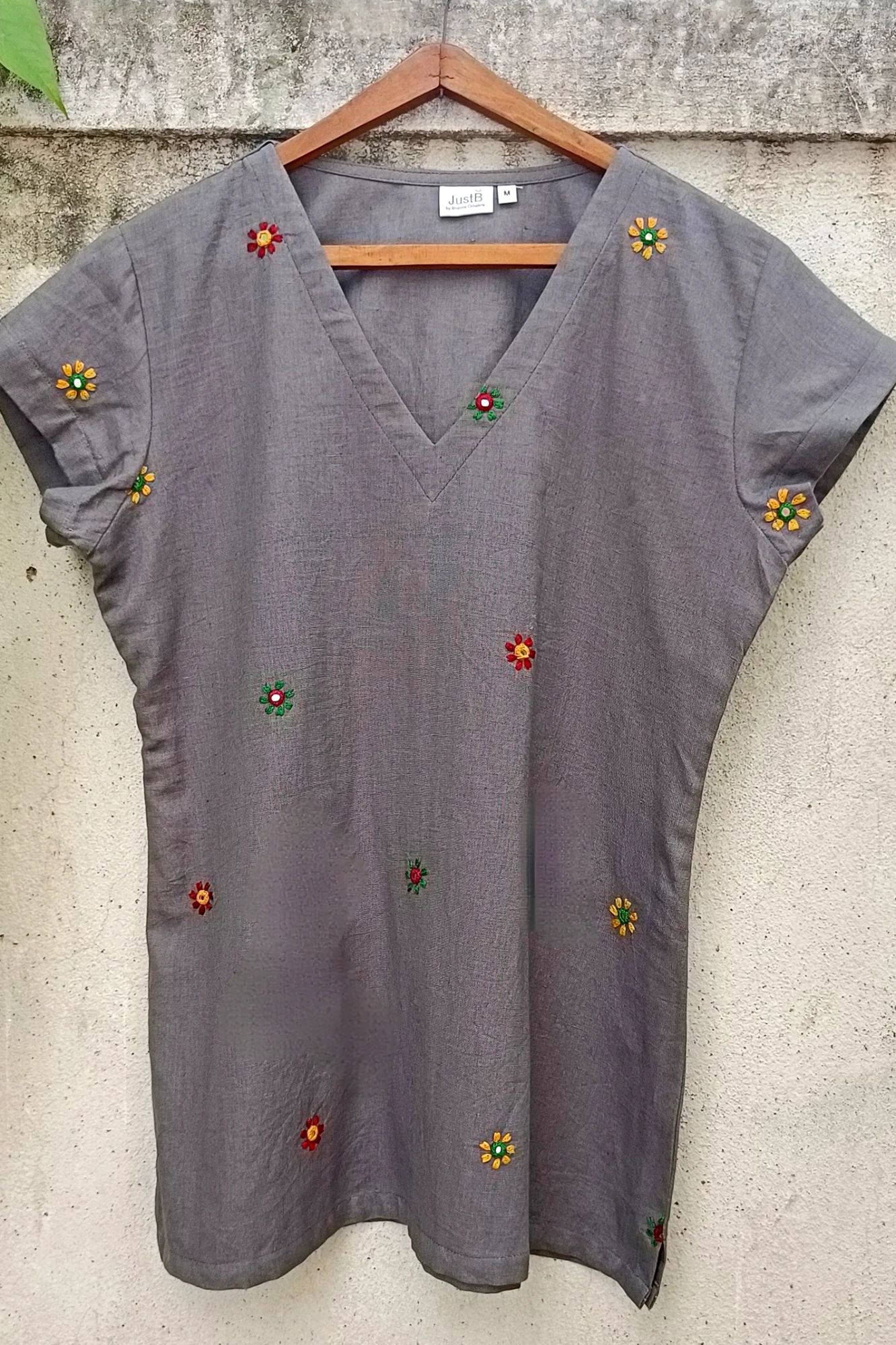 Handcrafted mirror & thread work top
