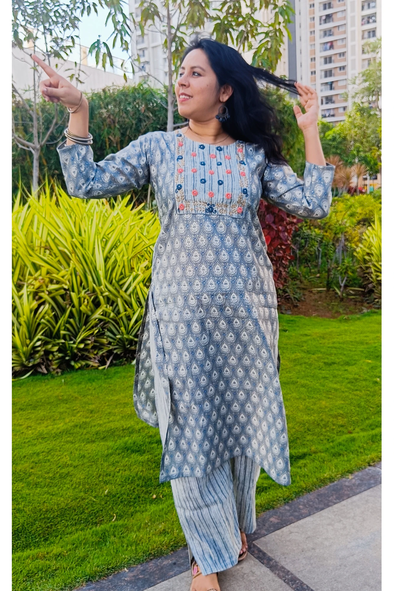 Hand embroidered cotton kurta set (S)