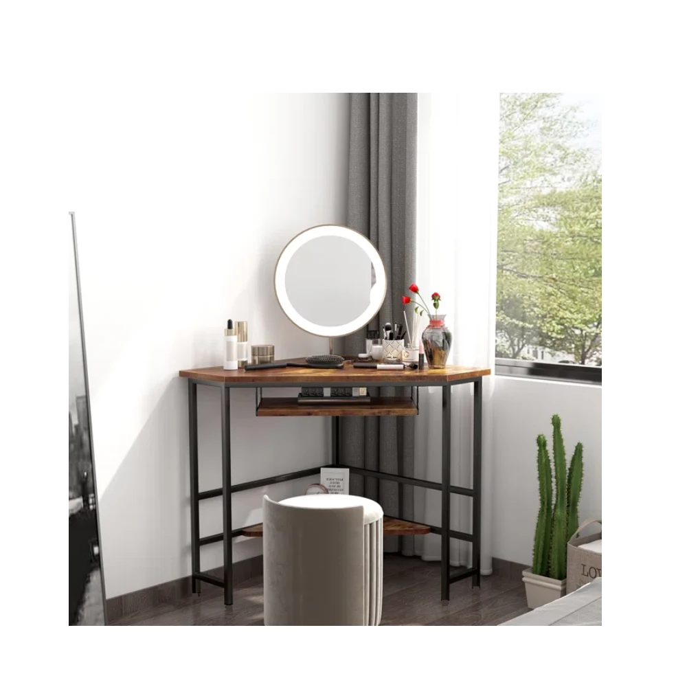 Chapon Triangle desk