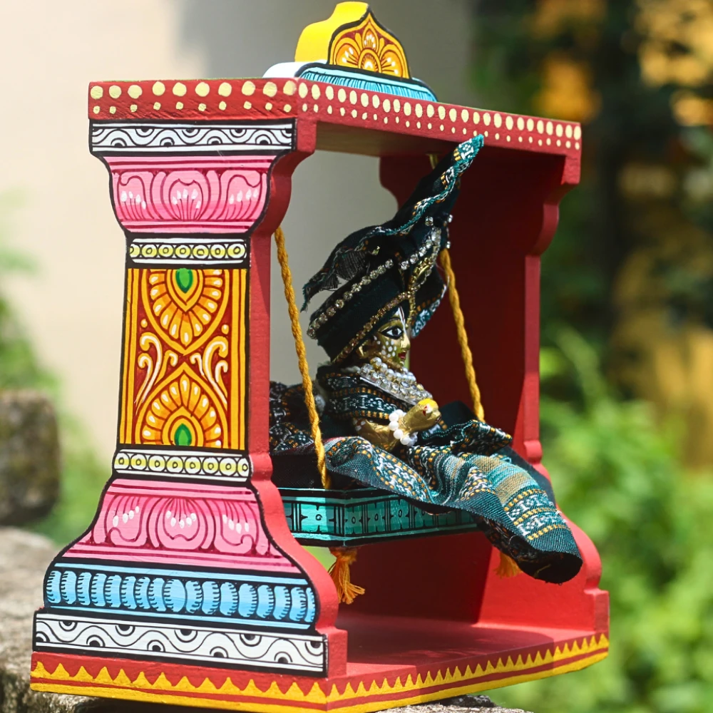 Hand-Painted Wooden Krishna Jhula – 7.5 Inches