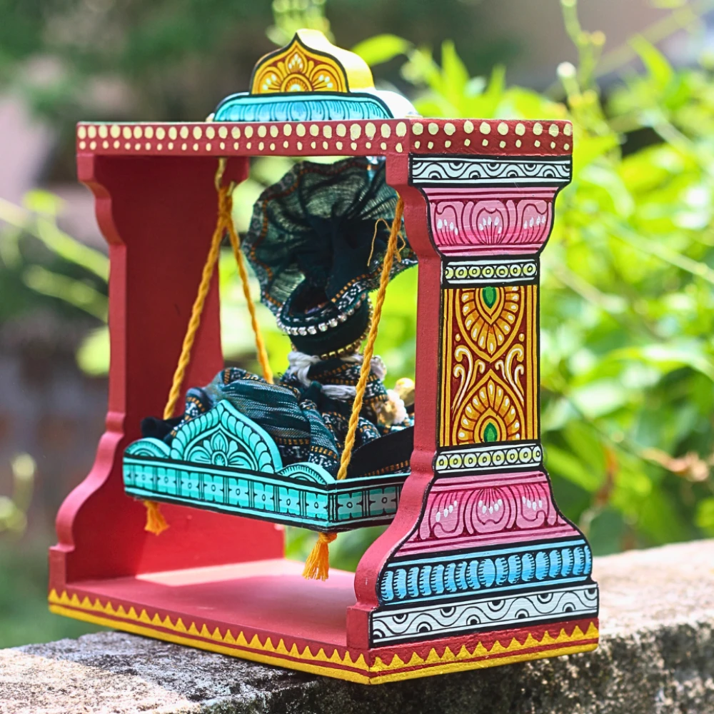 Hand-Painted Wooden Krishna Jhula – 7.5 Inches