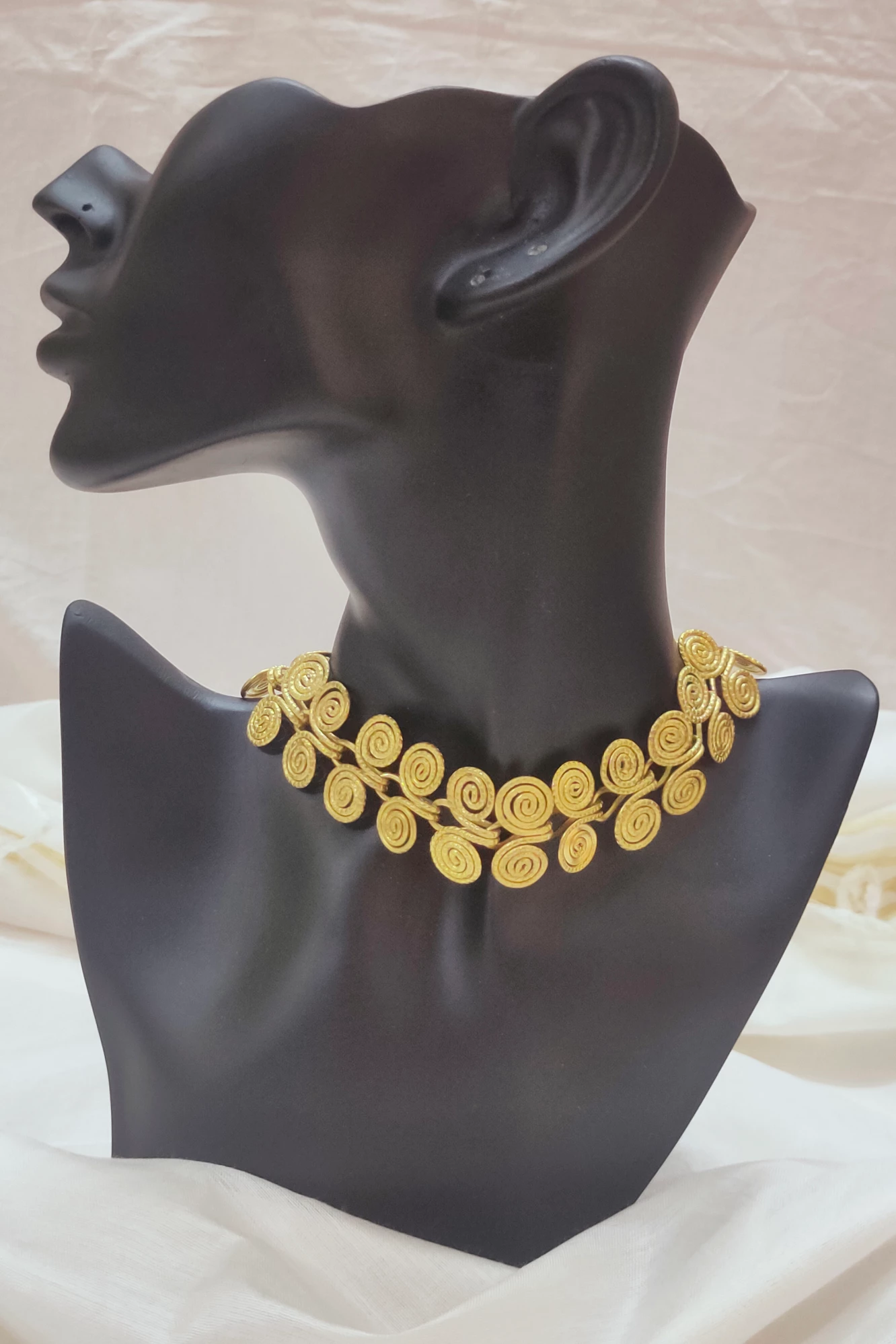 The Spiral Choker