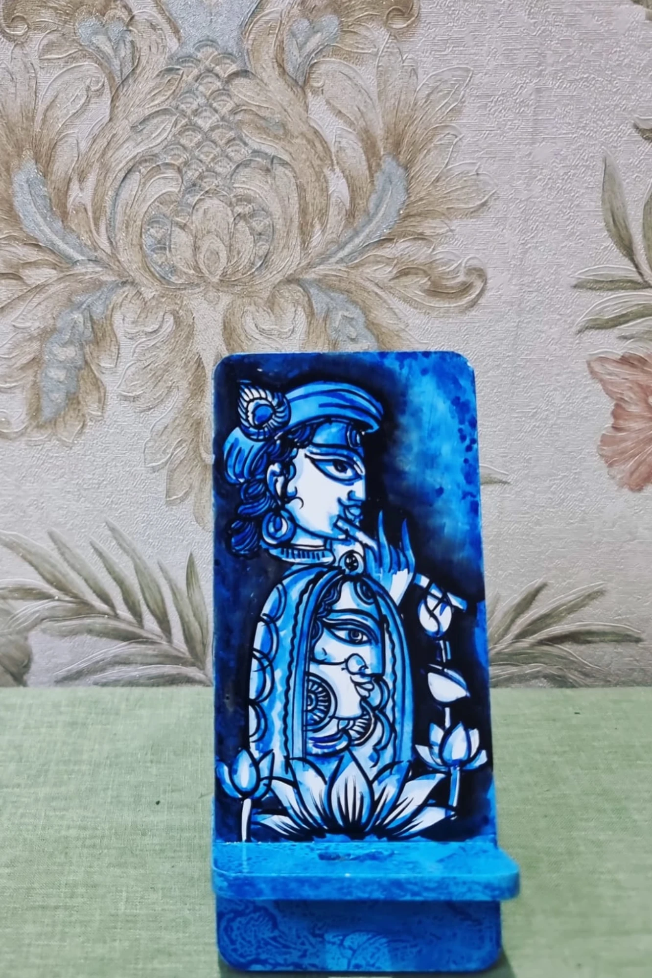 Radha Krishna Mobile Stand