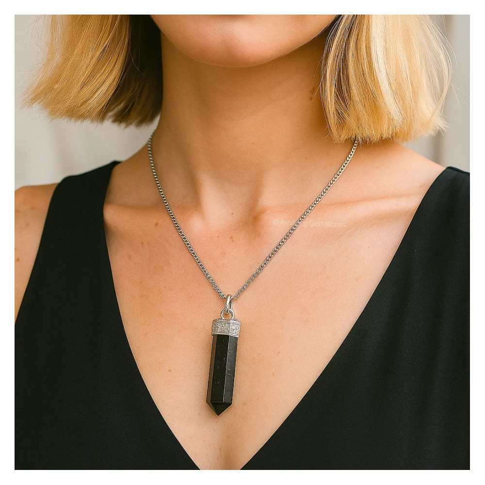 Nuummite Necklace - Pencil Point (Silver)