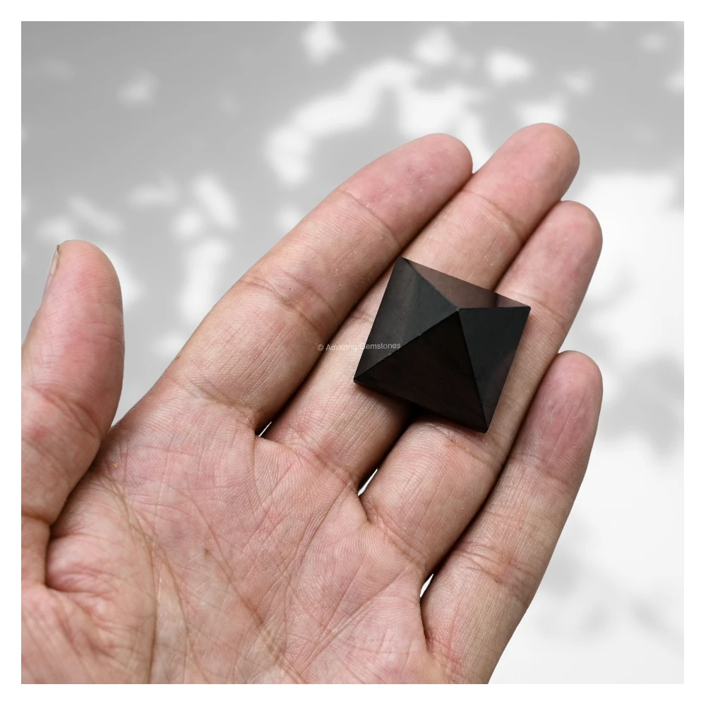 Shungite Pyramid (25-30 mm)