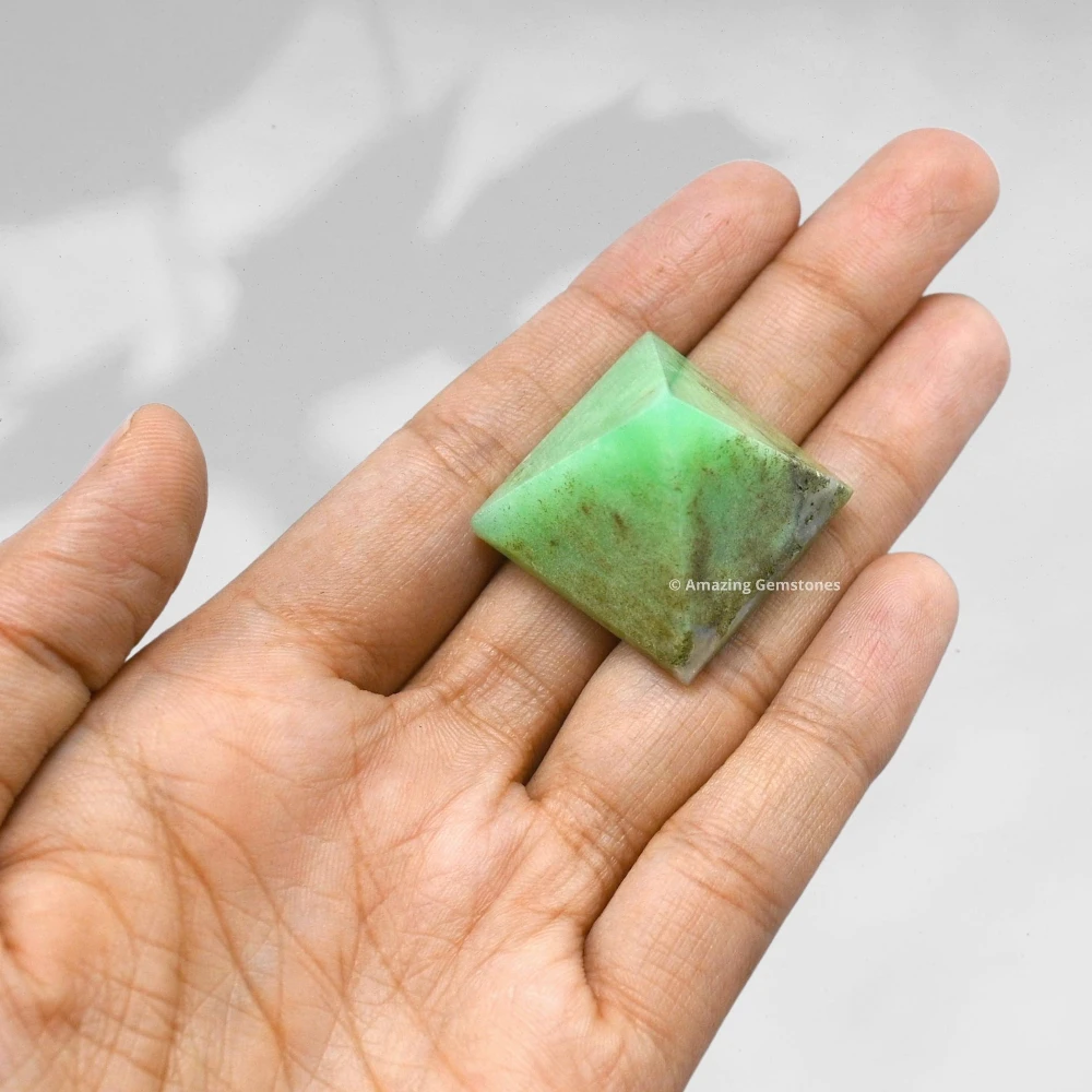 Chrysoprase Pyramid (1 Inch)