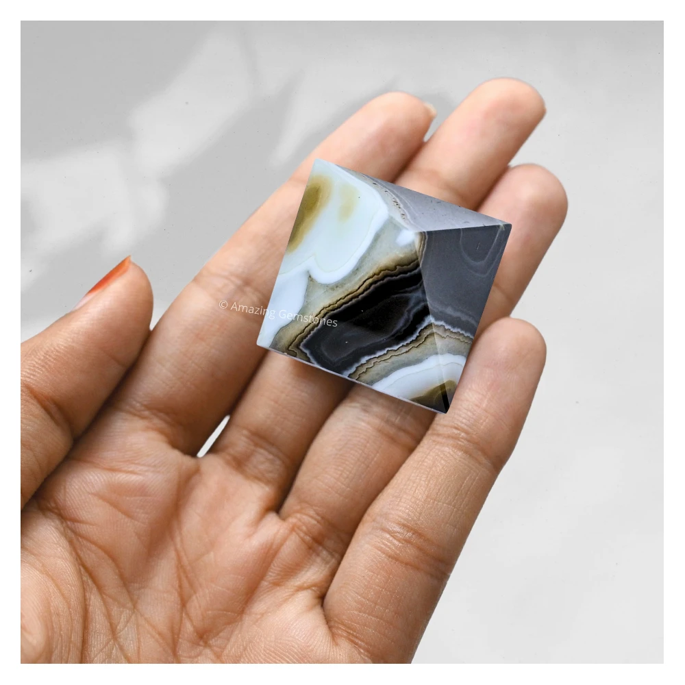 Black Onyx Pyramid (1 Inch)