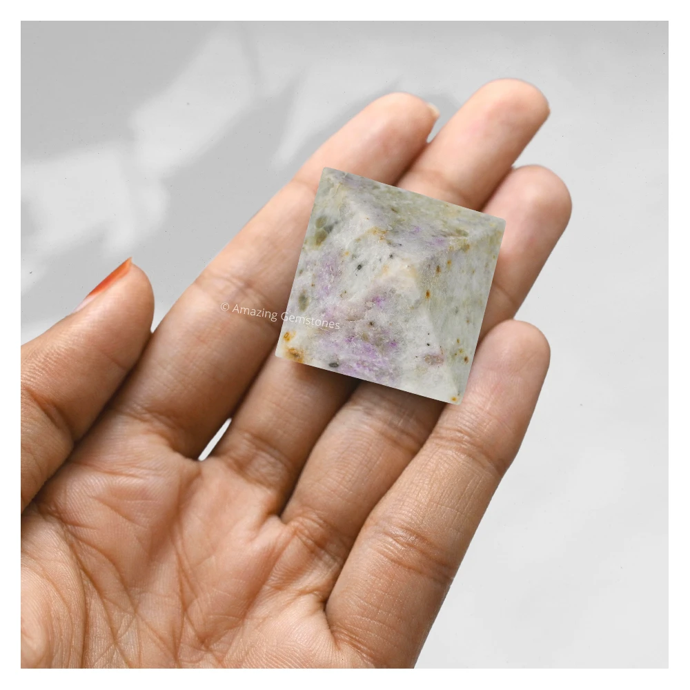 Hackmanite Pyramid (1 Inch)