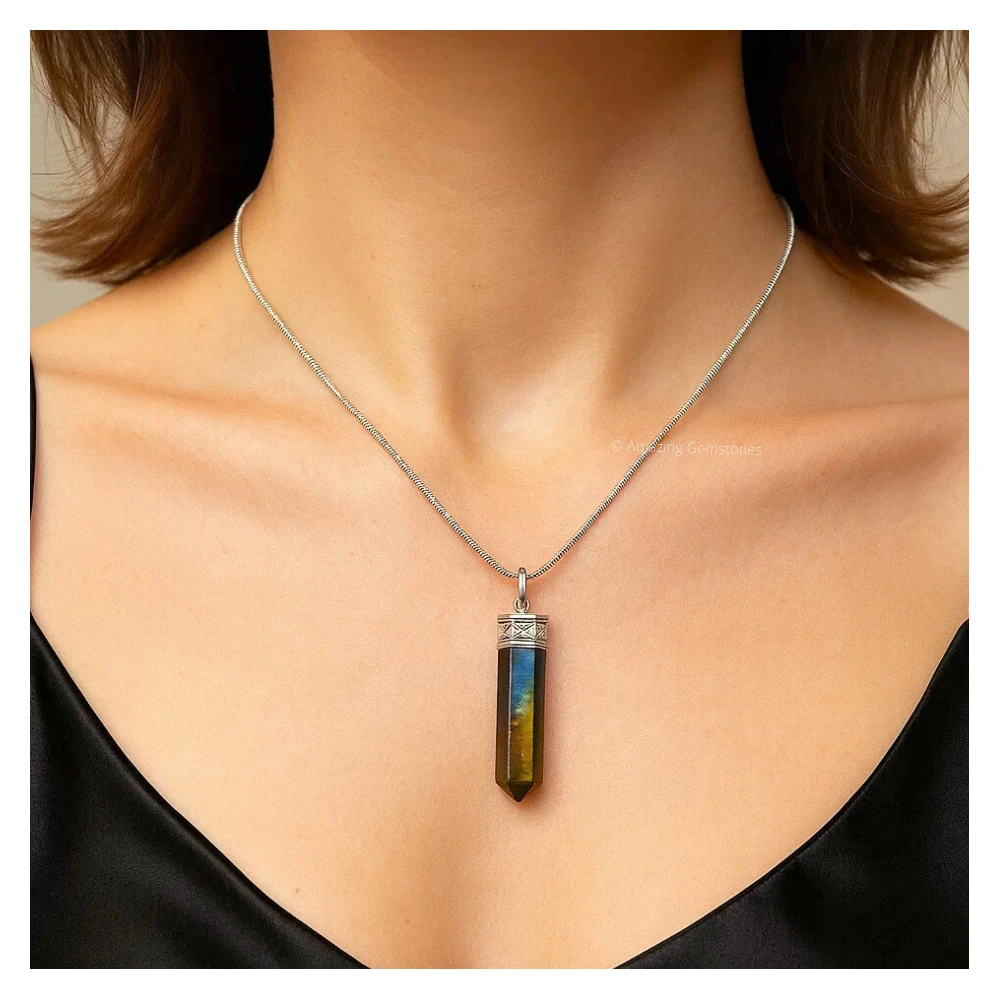 Labradorite Necklace - Pencil Point (Silver)
