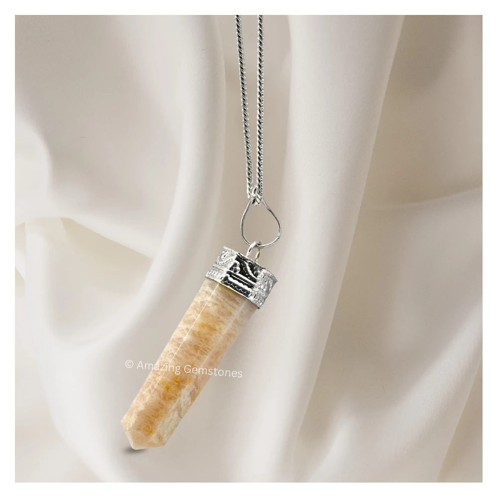 Cream Moonstone Necklace - Pencil Point (Silver)