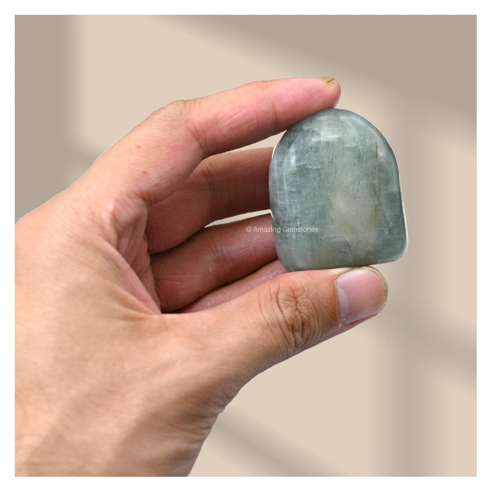 Aquamarine Standing Palm Stone (Regular)