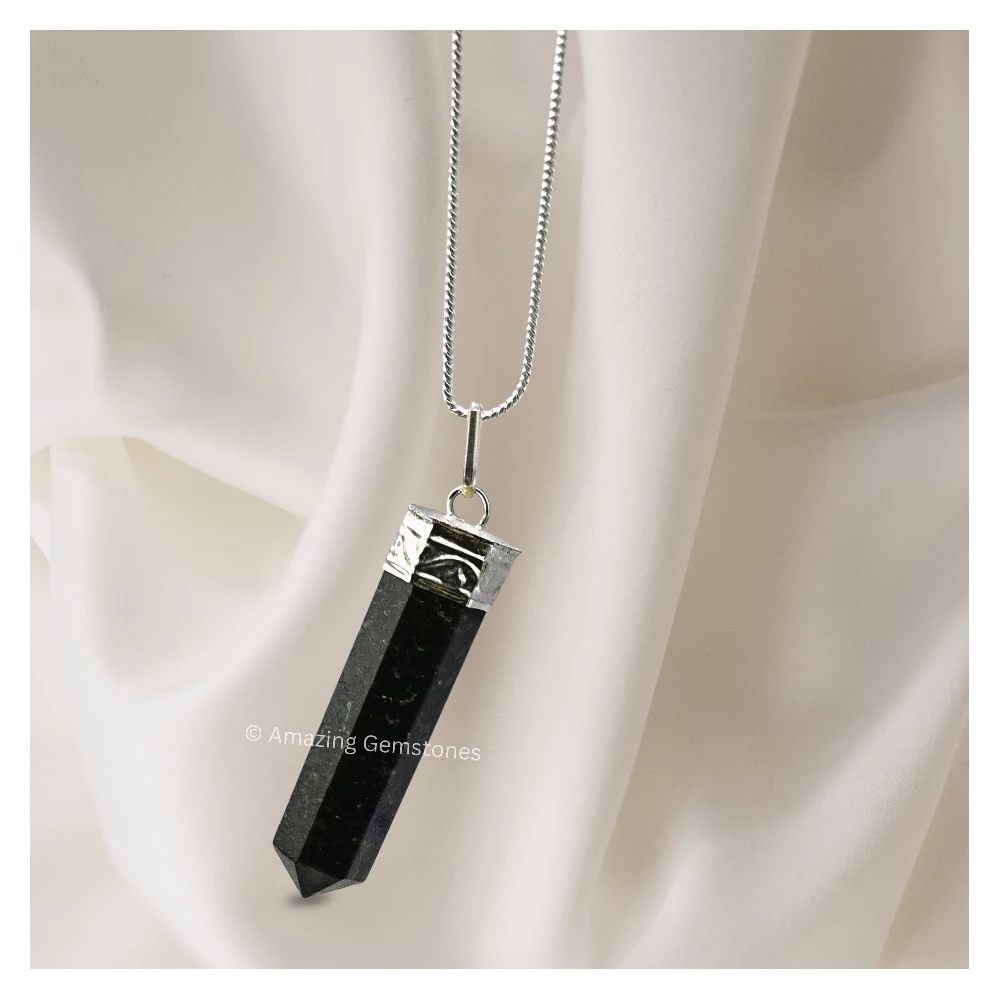 Nuummite Necklace - Pencil Point (Silver)