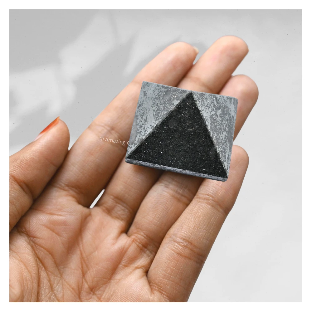 Hematite Pyramid (1 Inch)