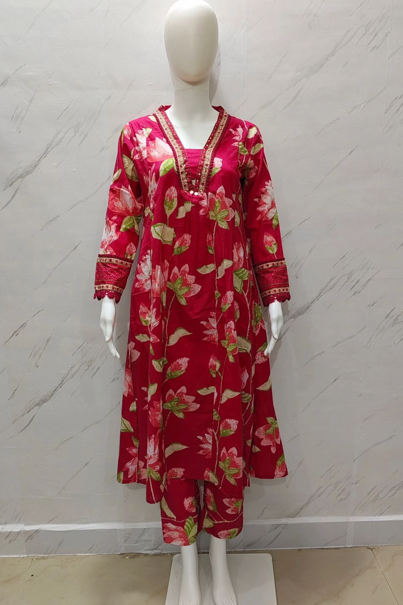 New stylish and affordable beautiful look straight alia cut set with beautiful print (Pink/L)