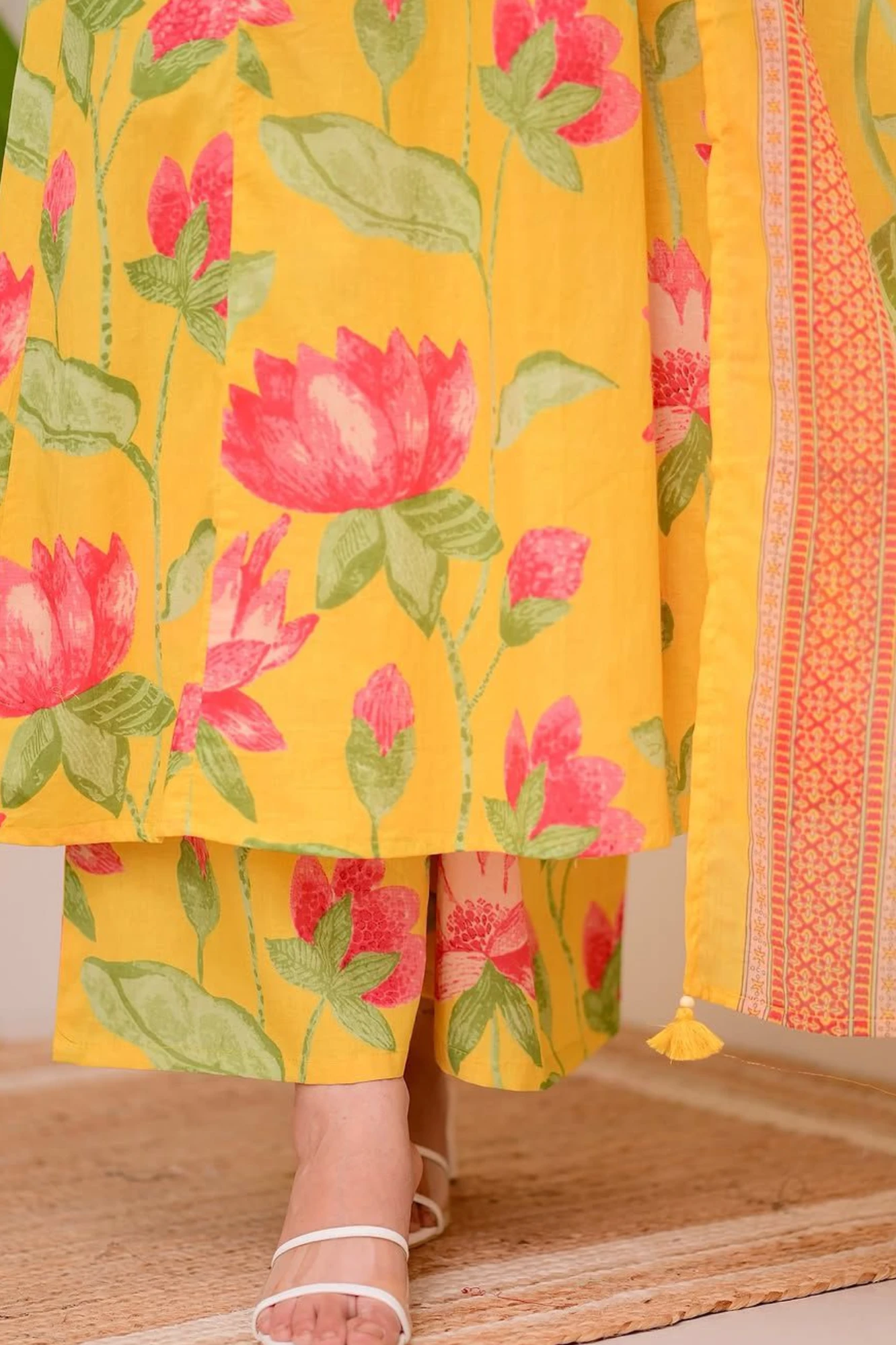 New stylish and affordable beautiful look straight alia cut set with beautiful print (Mustard Yellow/M)