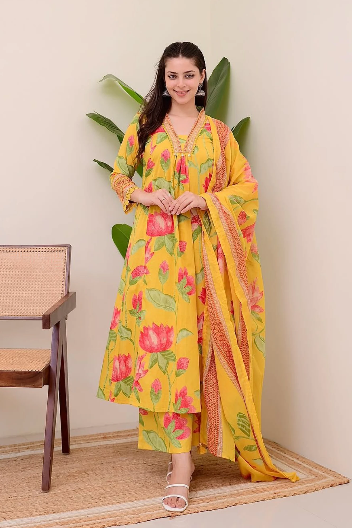 New stylish and affordable beautiful look straight alia cut set with beautiful print (Mustard Yellow/M)
