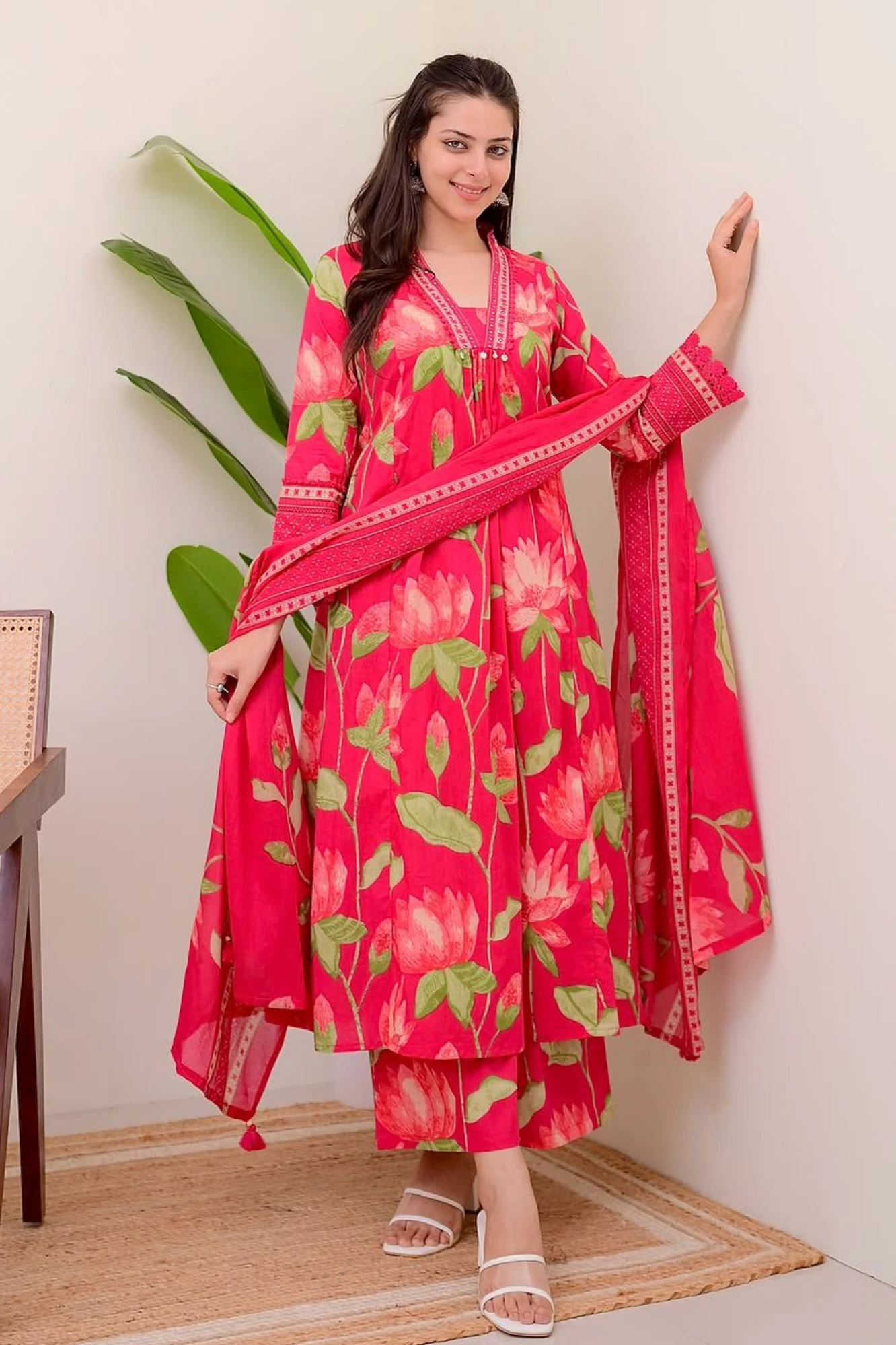 New stylish and affordable beautiful look straight alia cut set with beautiful print (Pink/L)