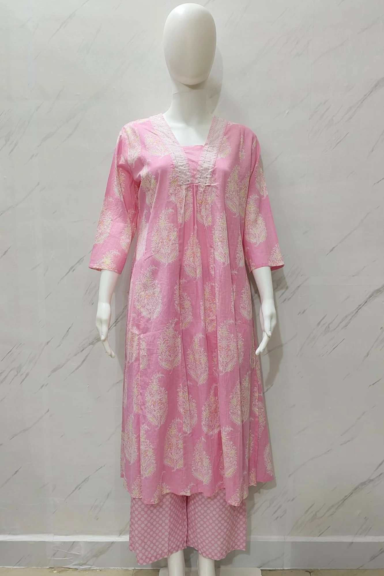 New stylish and affordable beautiful look a-line cut set with beautiful print and fabric pure Cotton