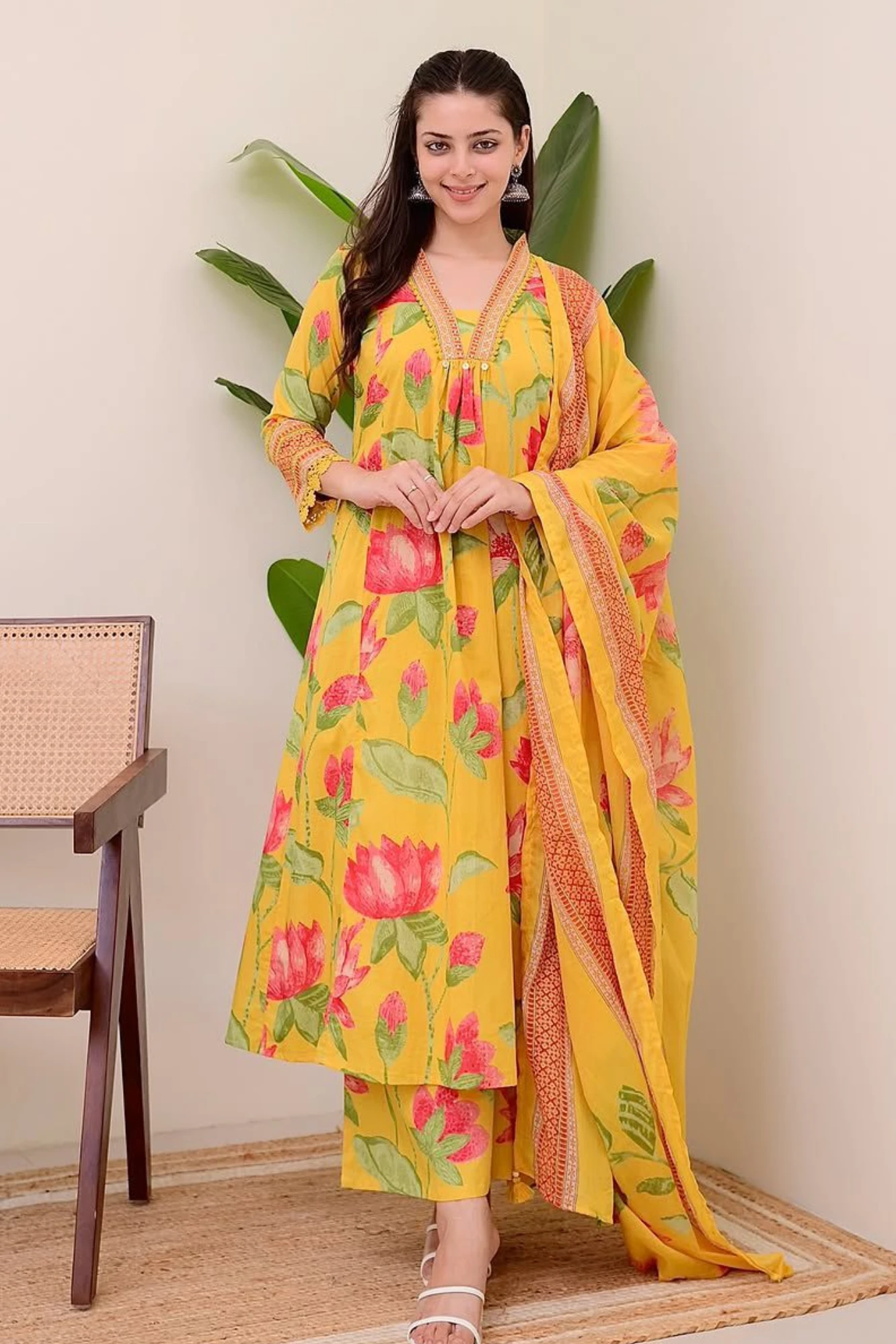 New stylish and affordable beautiful look straight alia cut set with beautiful print (Mustard Yellow/XXl)
