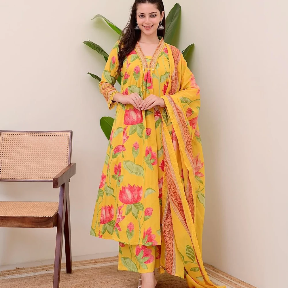 New stylish and affordable beautiful look straight alia cut set with beautiful print (Mustard Yellow/L)