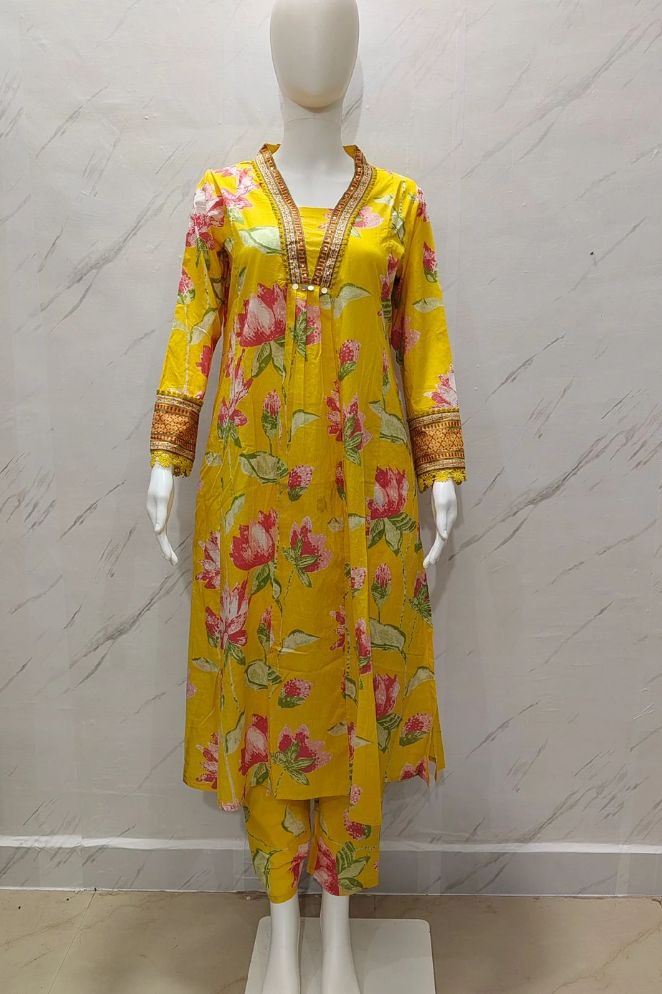 New stylish and affordable beautiful look straight alia cut set with beautiful print (Mustard Yellow/XL)