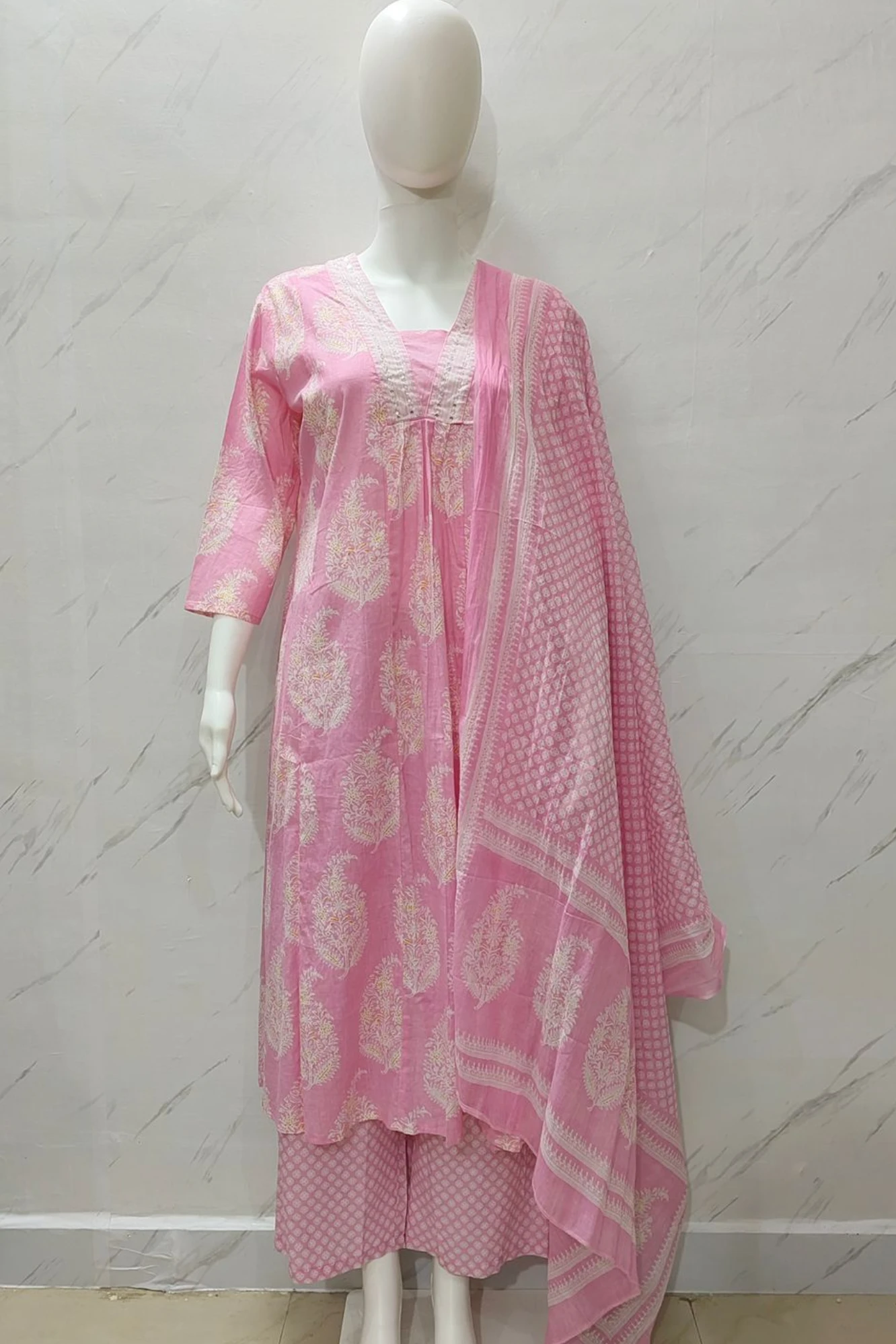 New stylish and affordable beautiful look a-line cut set with beautiful print and fabric pure Cotton