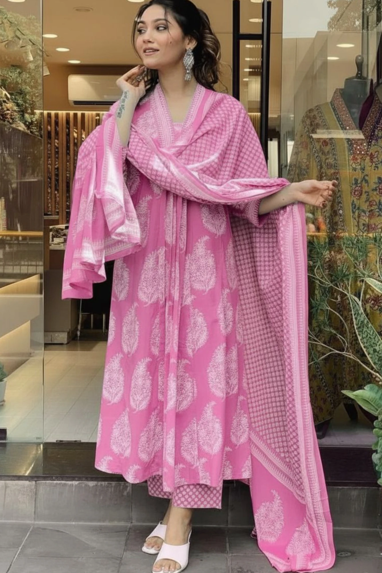 New stylish and affordable beautiful look a-line cut set with beautiful print and fabric pure Cotton