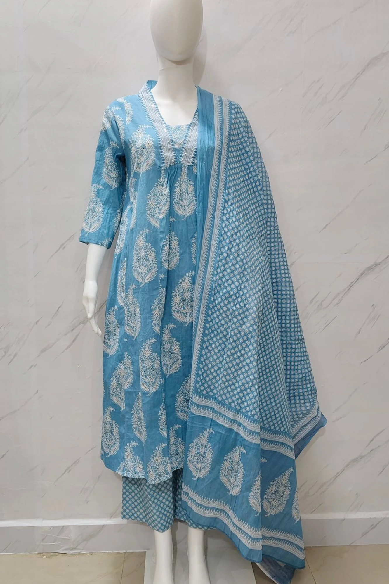 New stylish and affordable beautiful look a-line cut set with beautiful print and fabric pure Cotton
