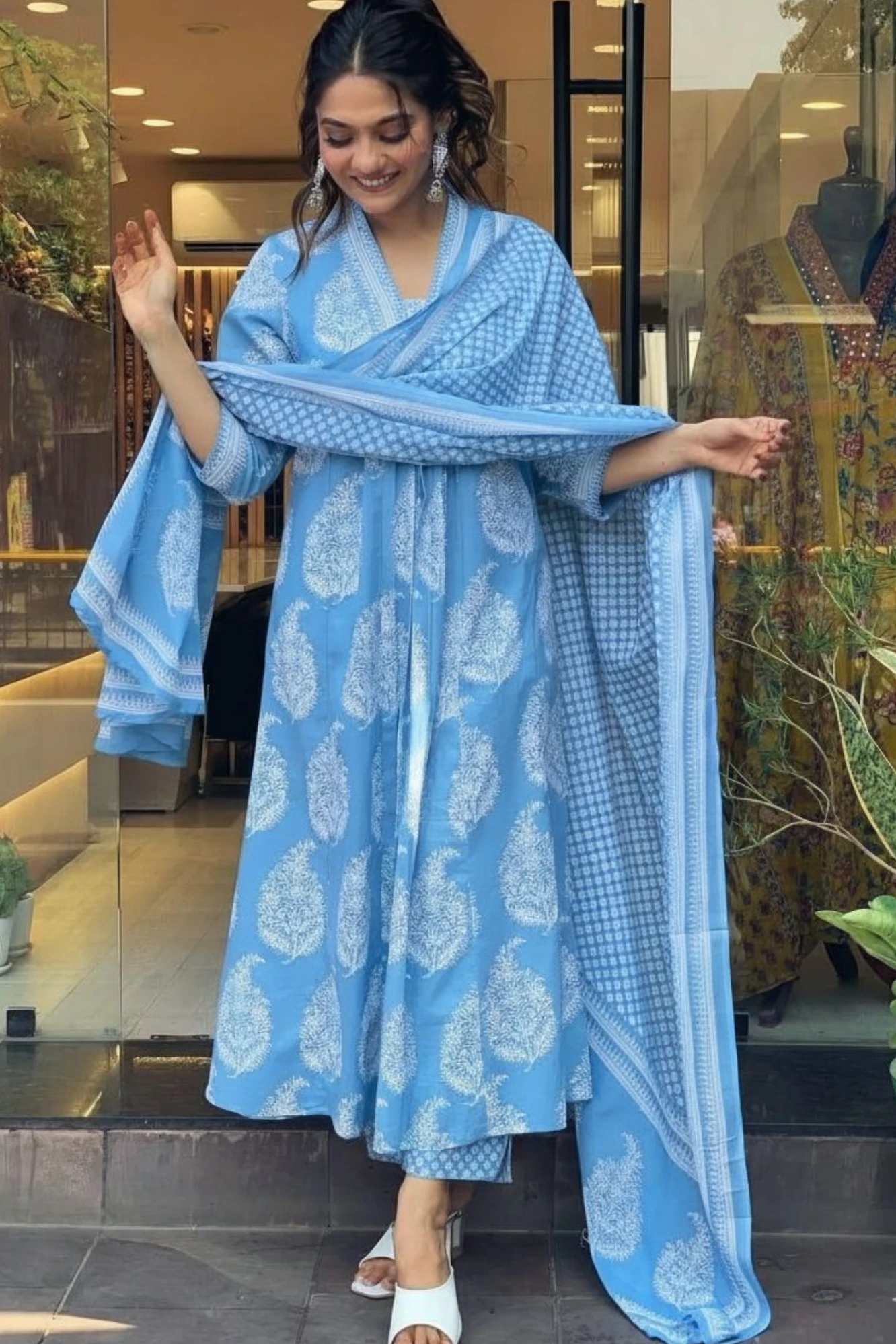 New stylish and affordable beautiful look a-line cut set with beautiful print and fabric pure Cotton