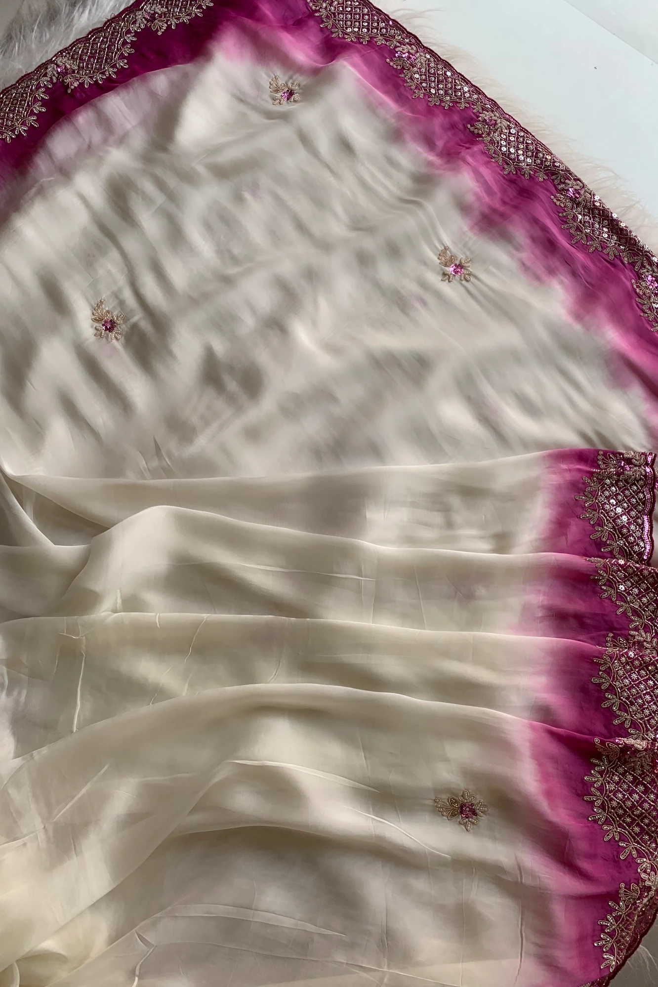 White & Dark Pink Designer Saree 5639 01
