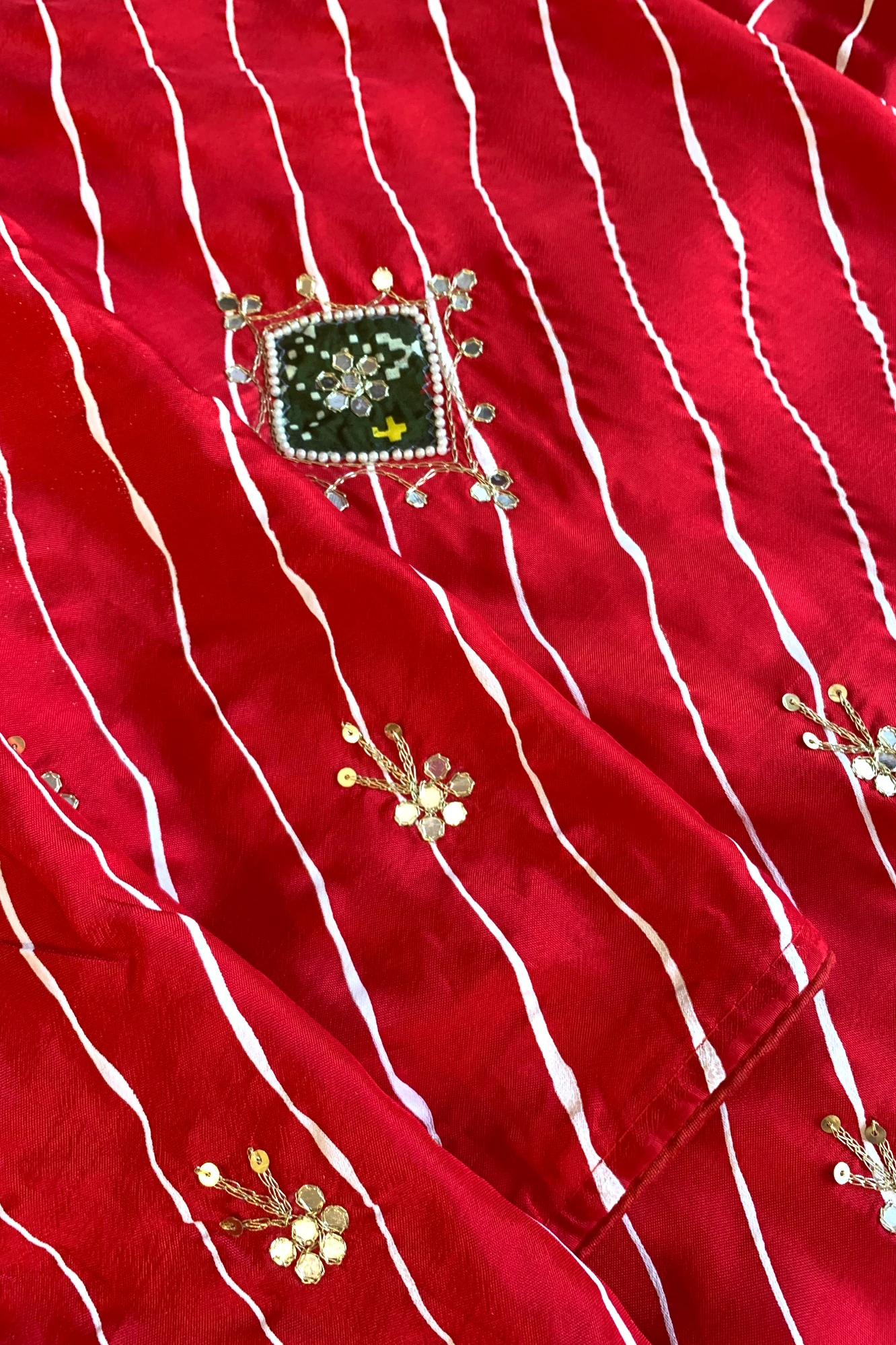 Red Leheriya Russian Silk Saree with Applique 5846 04