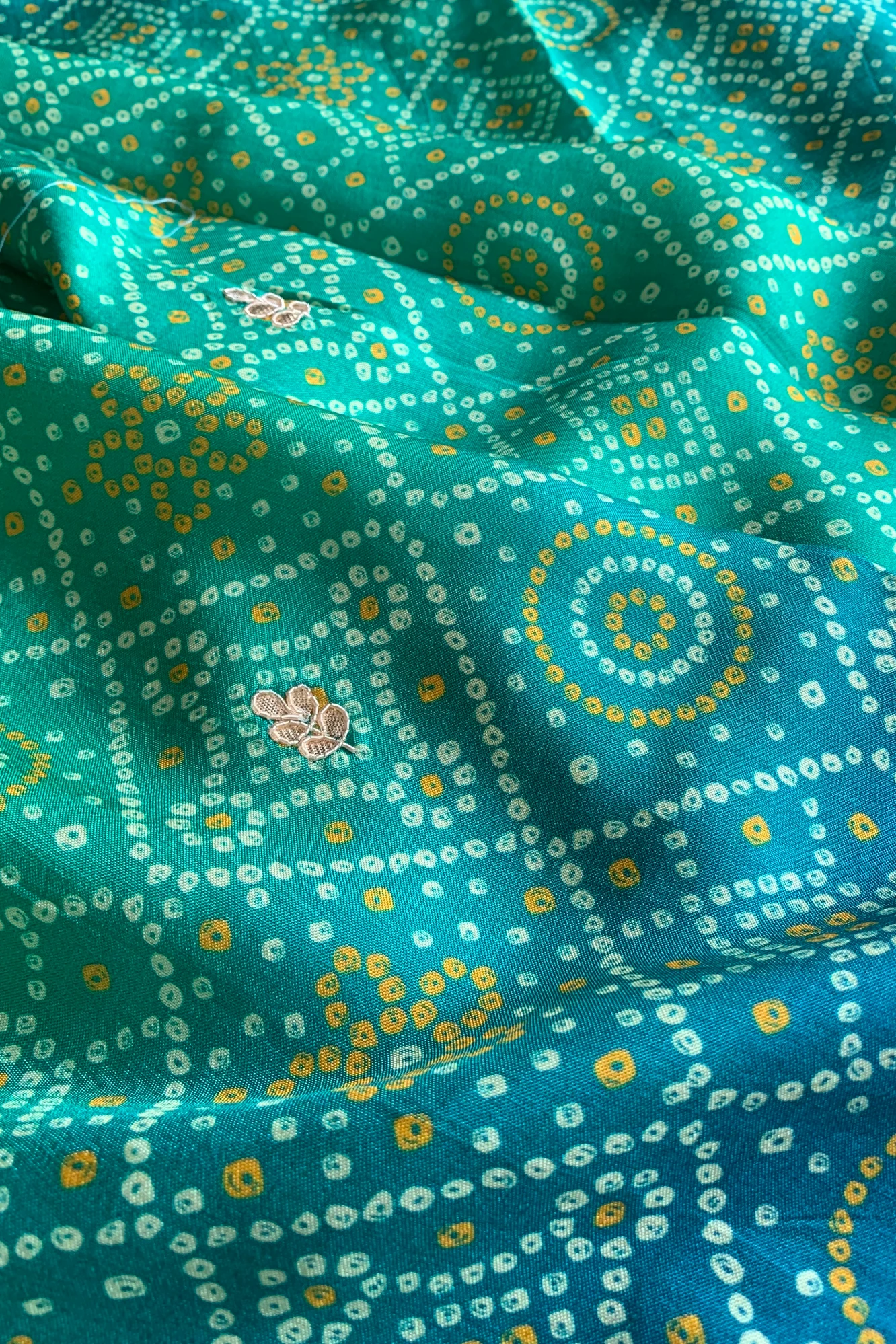 Peacock Shade Bandhej Russian Silk Saree 5364 09