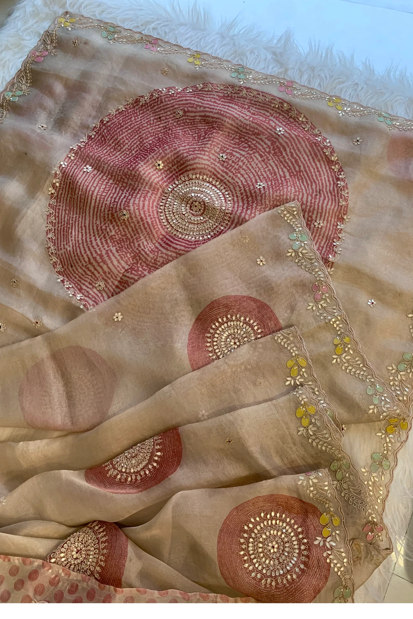 Gota Patti Organza Saree with Tie Dye Effect (beige+Pink) 5838 01
