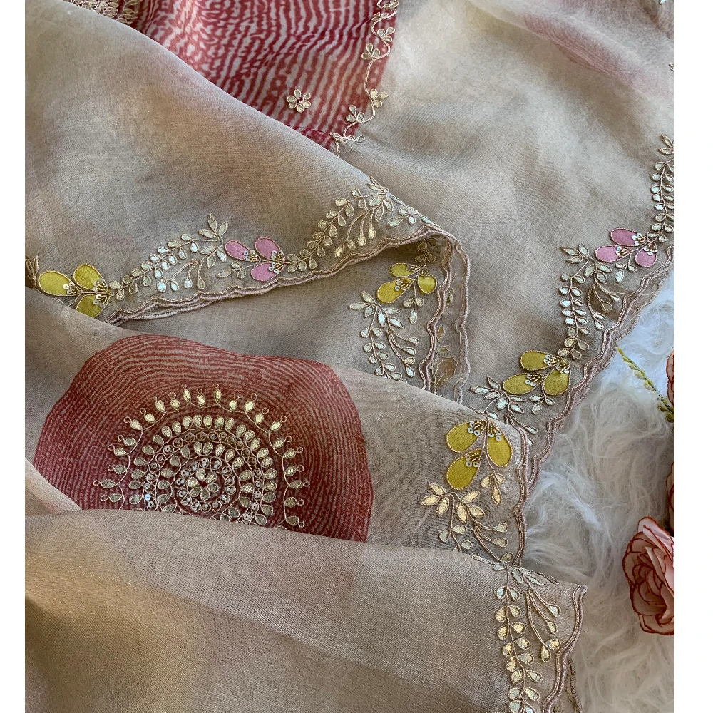 Gota Patti Organza Saree with Tie Dye Effect (beige+Pink) 5838 01