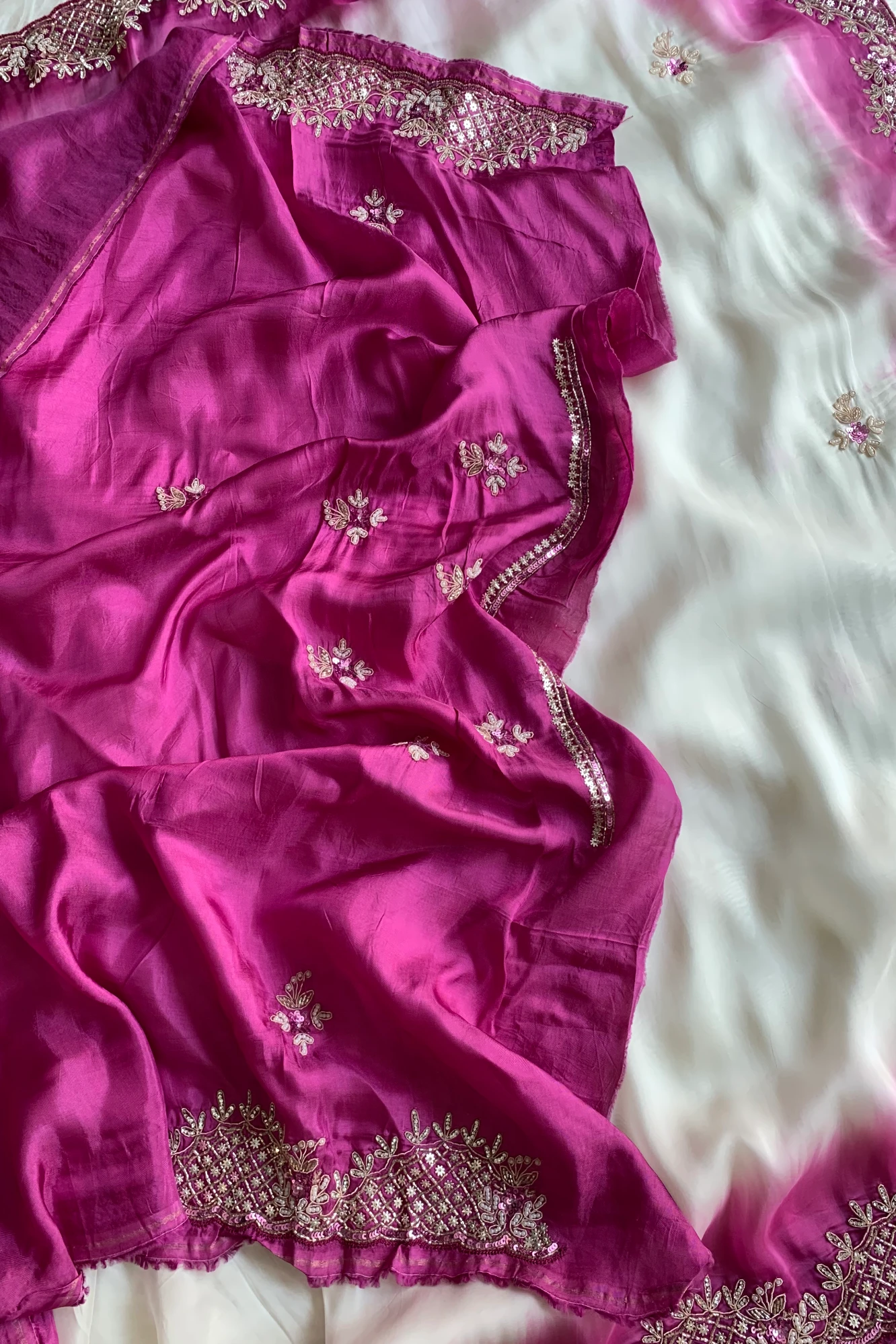 White & Dark Pink Designer Saree 5639 01