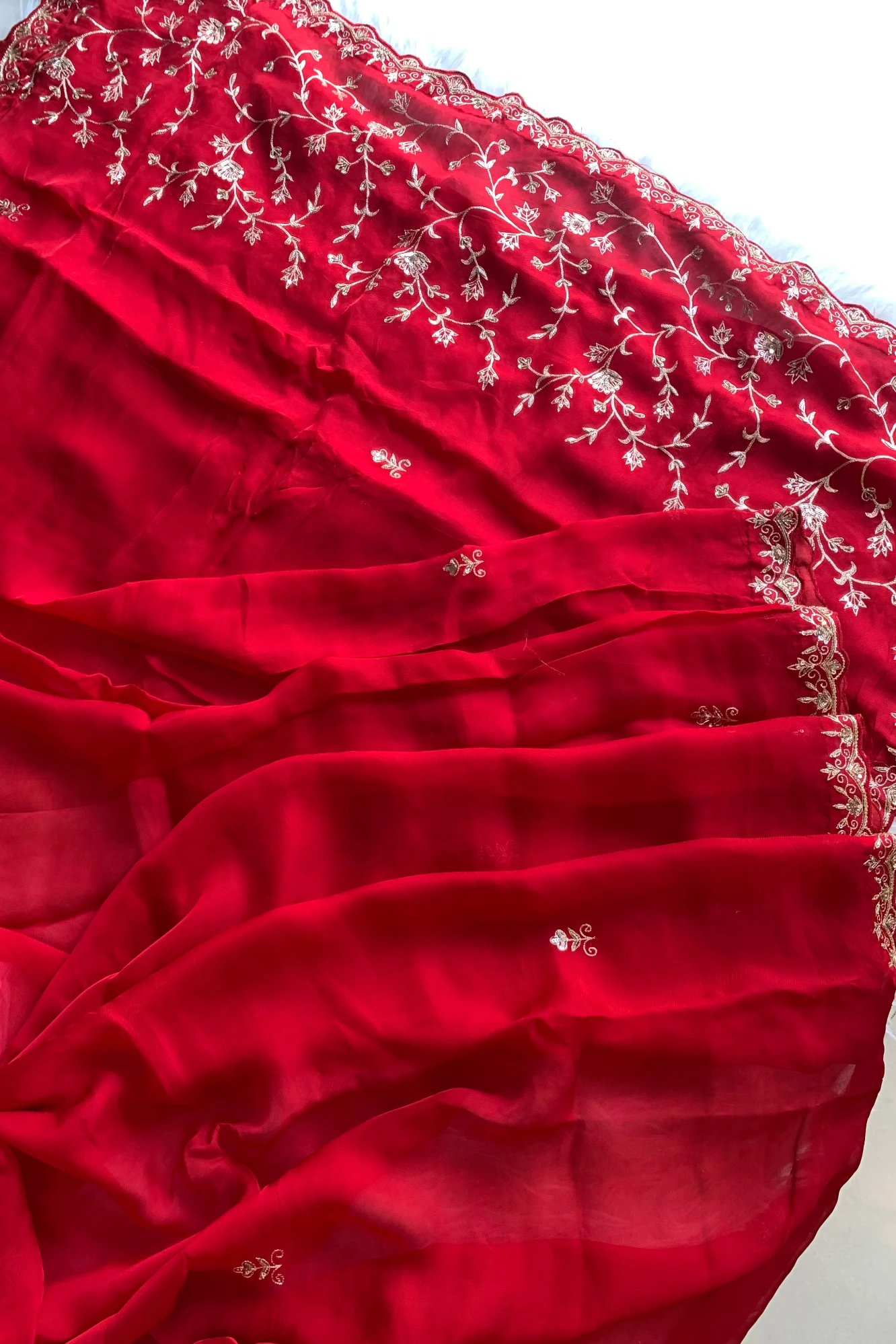 Red Aari Lilly Silk Saree 5848 06