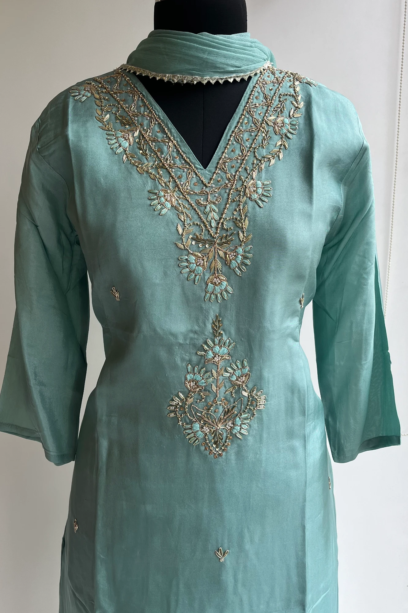 Teal Tissue Silk Kurti with Zardosi & Thread Work – Set with Pants & Dupatta 5427 02 (42)