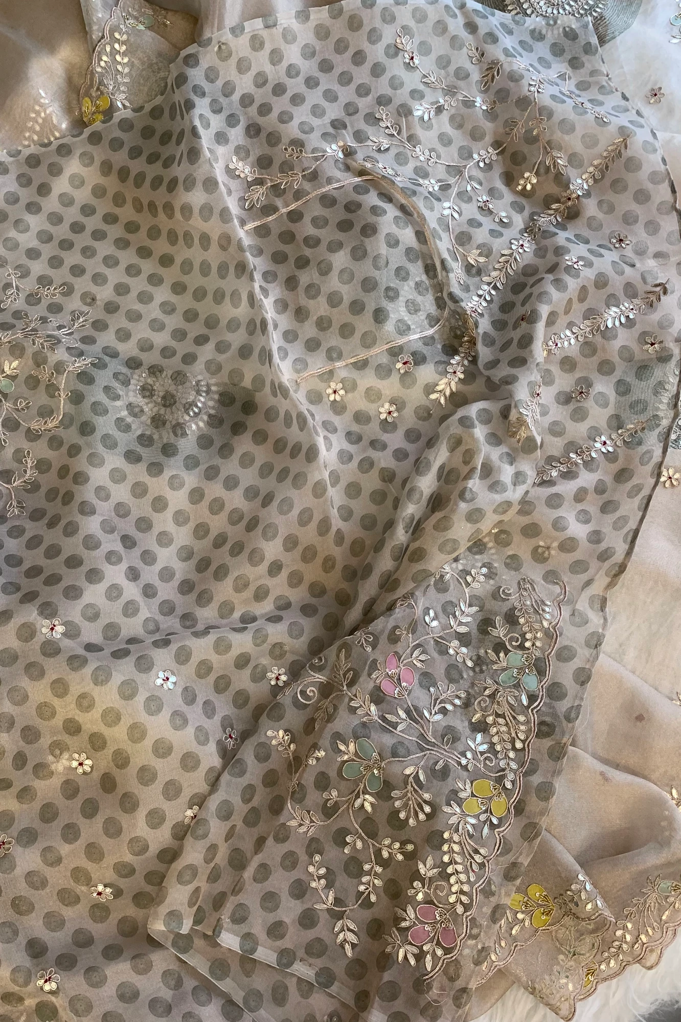 Gota Patti Organza Saree with Tie Dye Effect (beige+Green) 5838 01