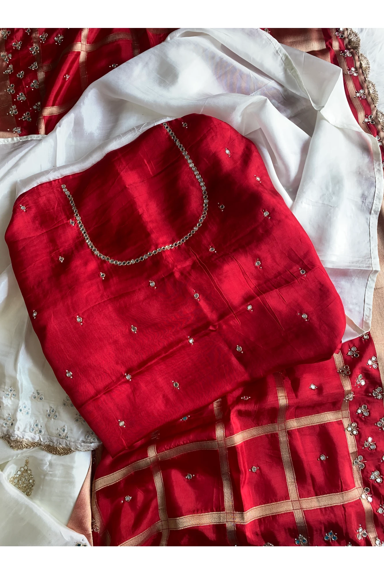 Ivory Base Saree with Red Pallu & Blouse 5751 05
