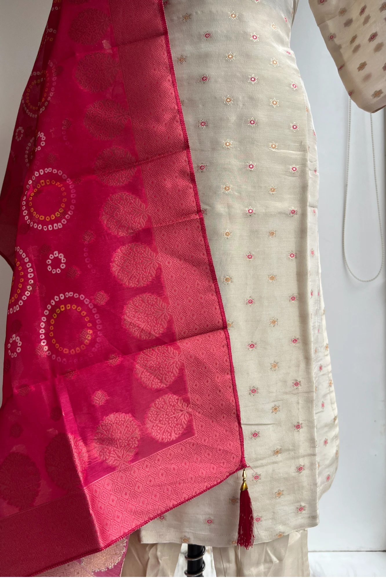 Ivory Banarasi Silk Kurti with Zardosi & Pearls – Set with Rani Pink Dupatta & Pants 5371 11 (42)