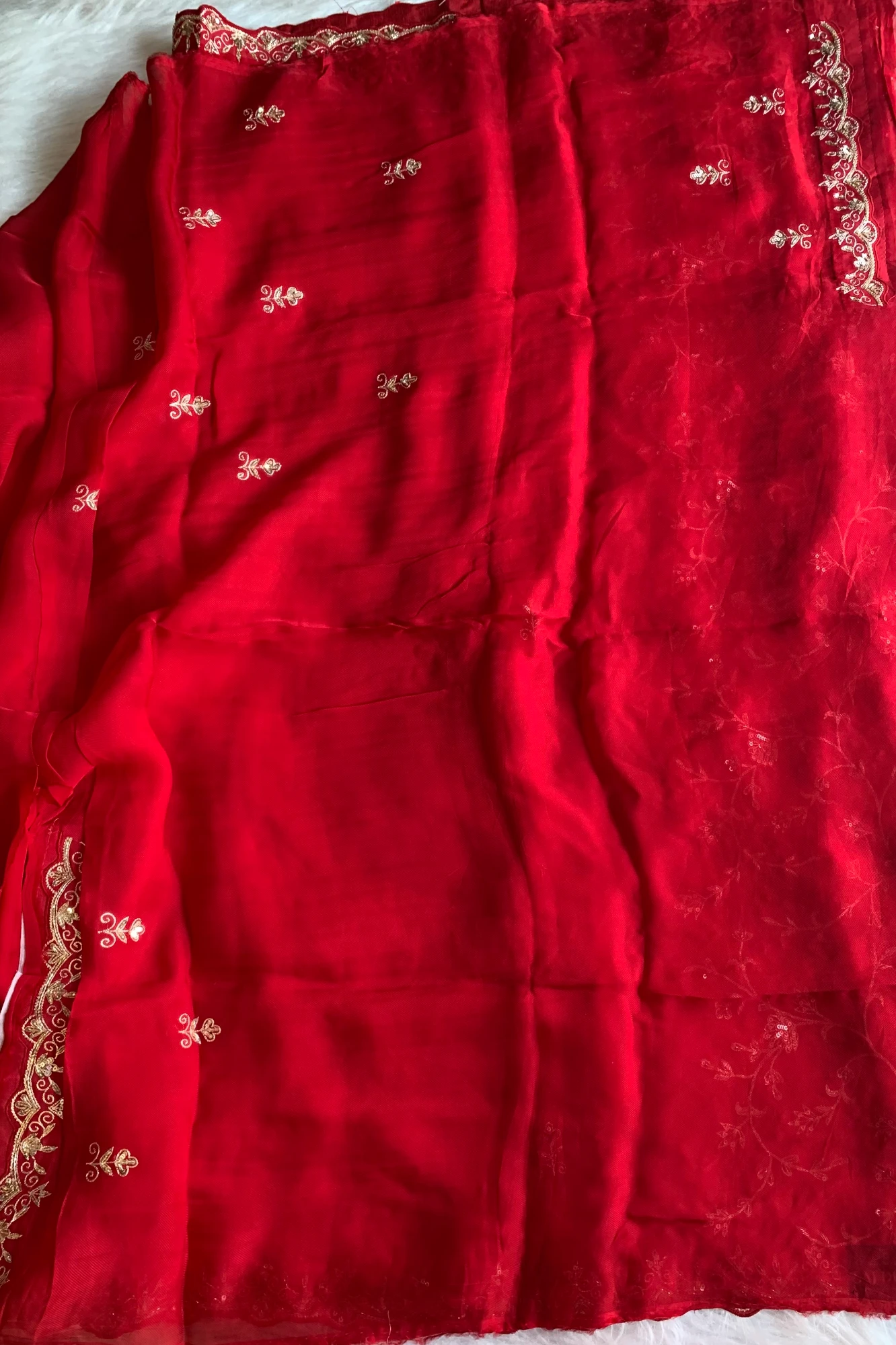 Red Aari Lilly Silk Saree 5848 06