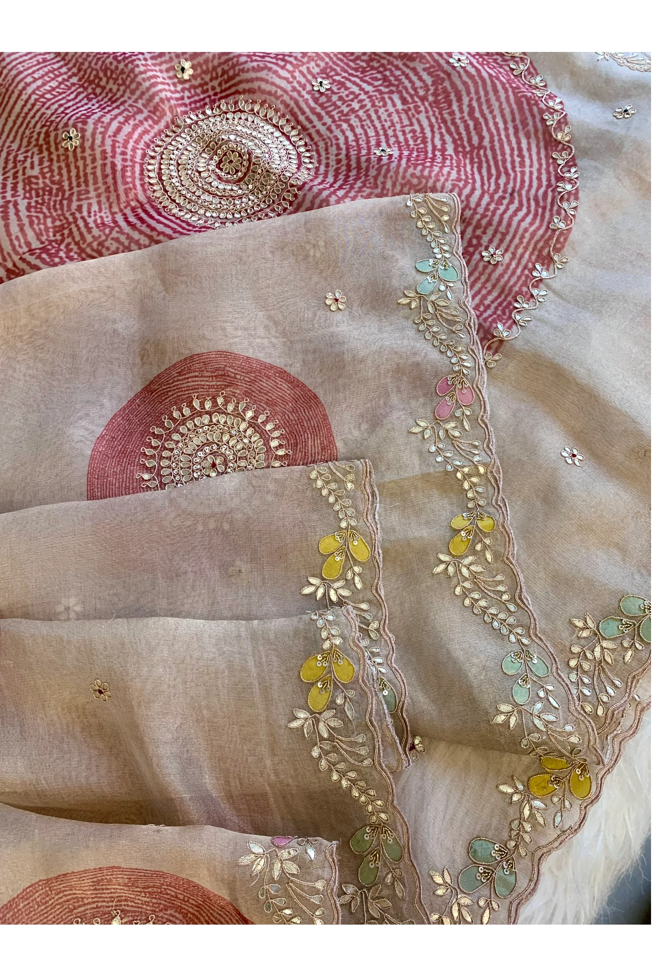 Gota Patti Organza Saree with Tie Dye Effect (beige+Pink) 5838 01