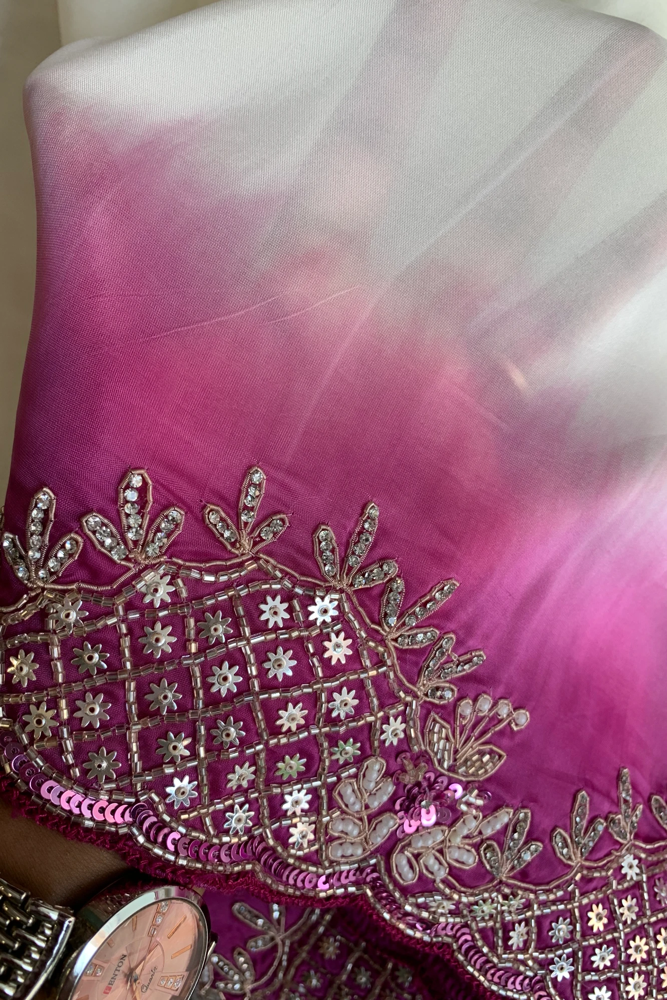 White & Dark Pink Designer Saree 5639 01