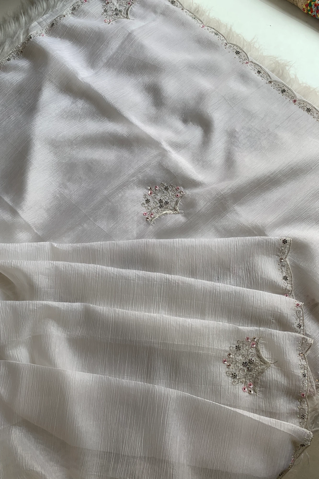White Embellished Crush Saree 5362 02