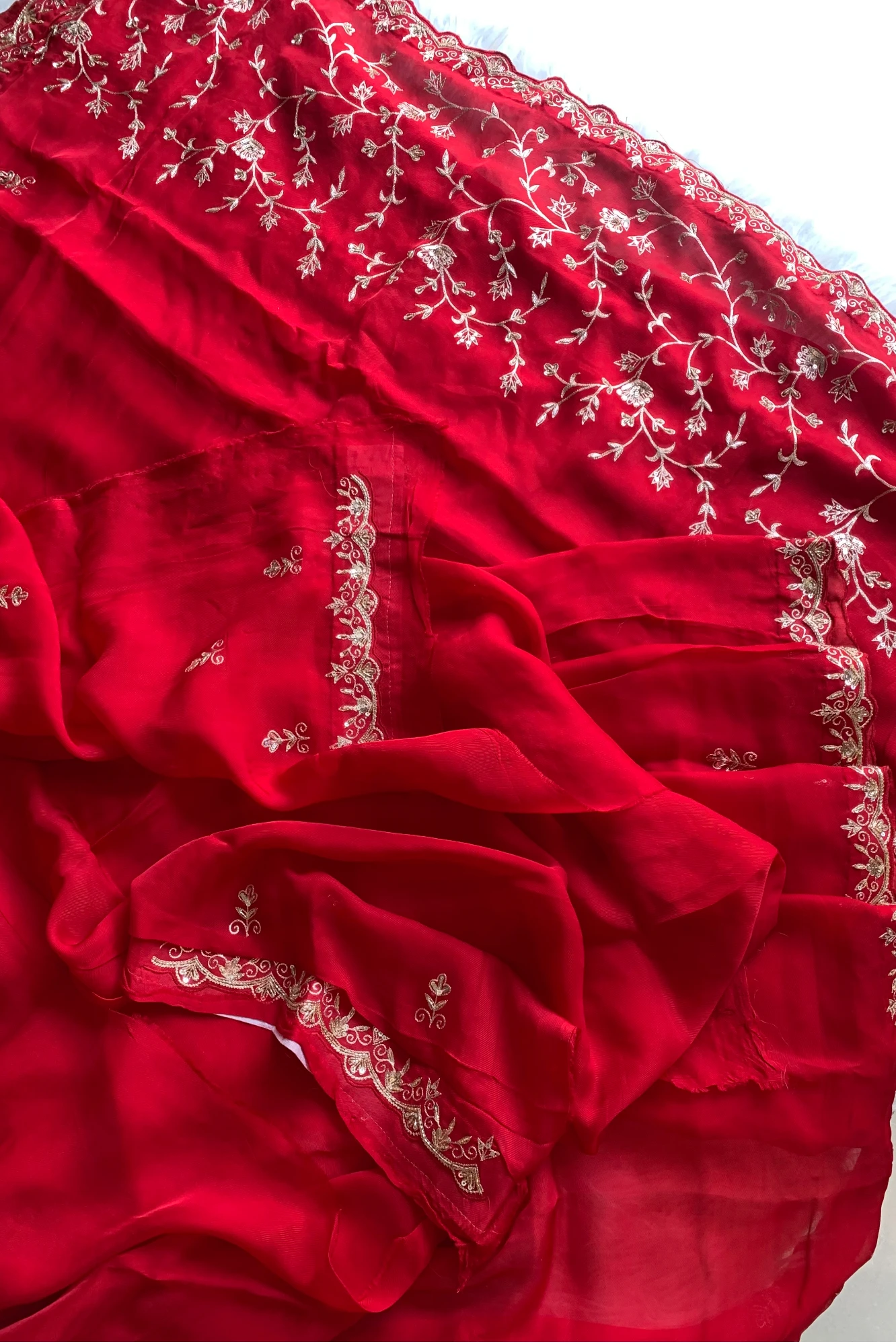 Red Aari Lilly Silk Saree 5848 06