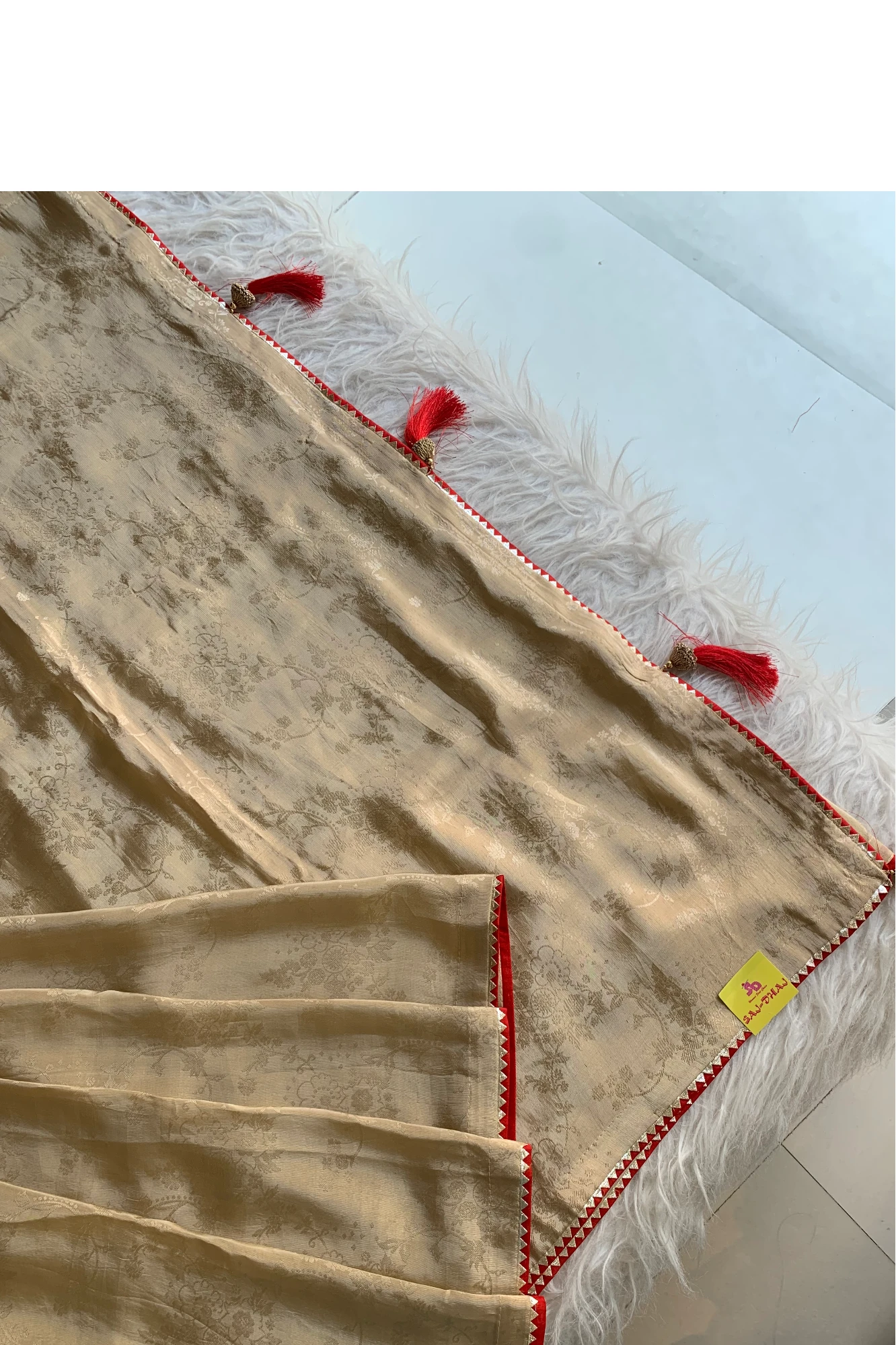 Beige Dola Saree with Red Jamawar Blouse 5754 02