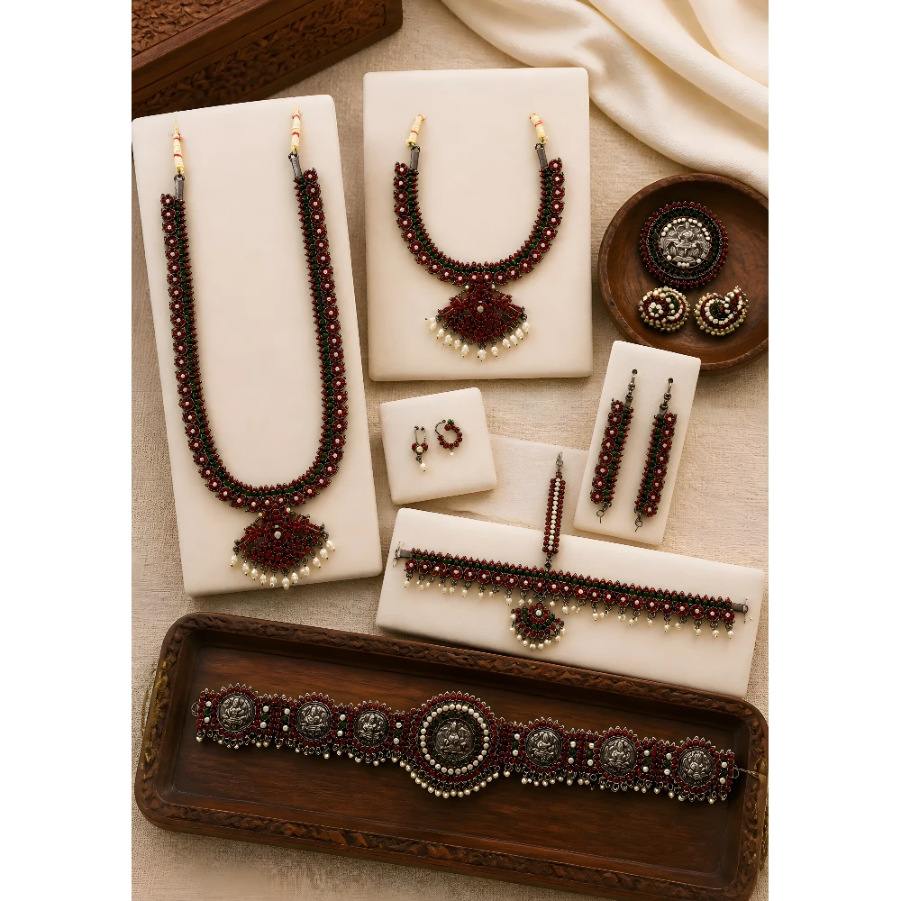 Shri Kalaivani - Ornaments Set